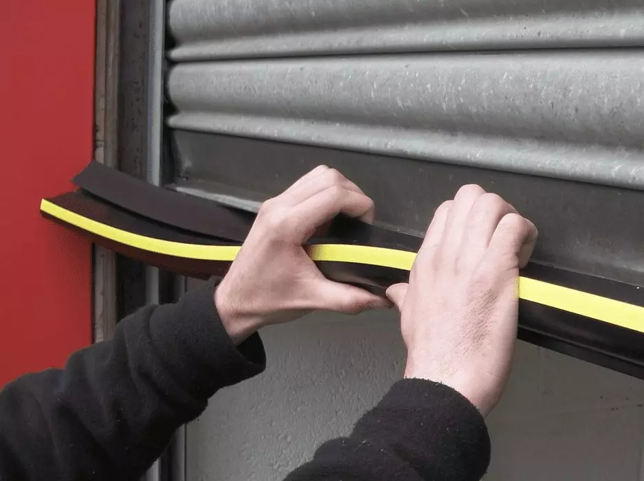 How to Seal Your Garage Door