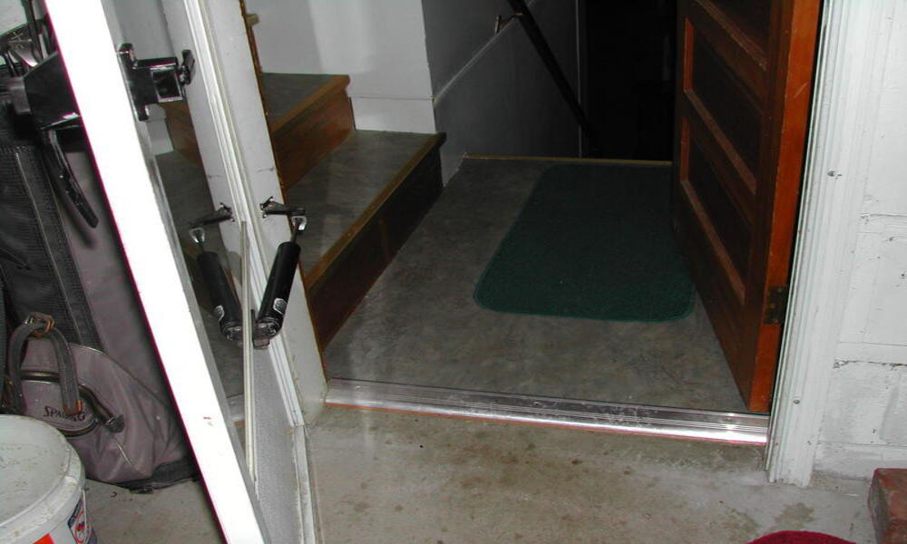 garage door unleveling