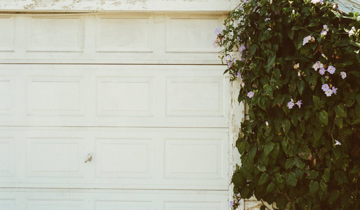 how to install t-handle garage door lock