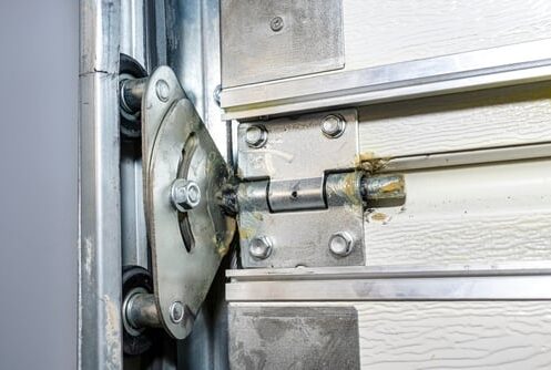 how-to-lubricate-a-garage-door---header